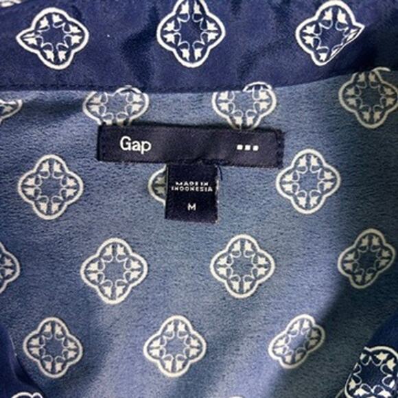 GAP Button Up Shirt Womens Medium Lightweight Elevated Basic Office Career - Picture 4 of 8